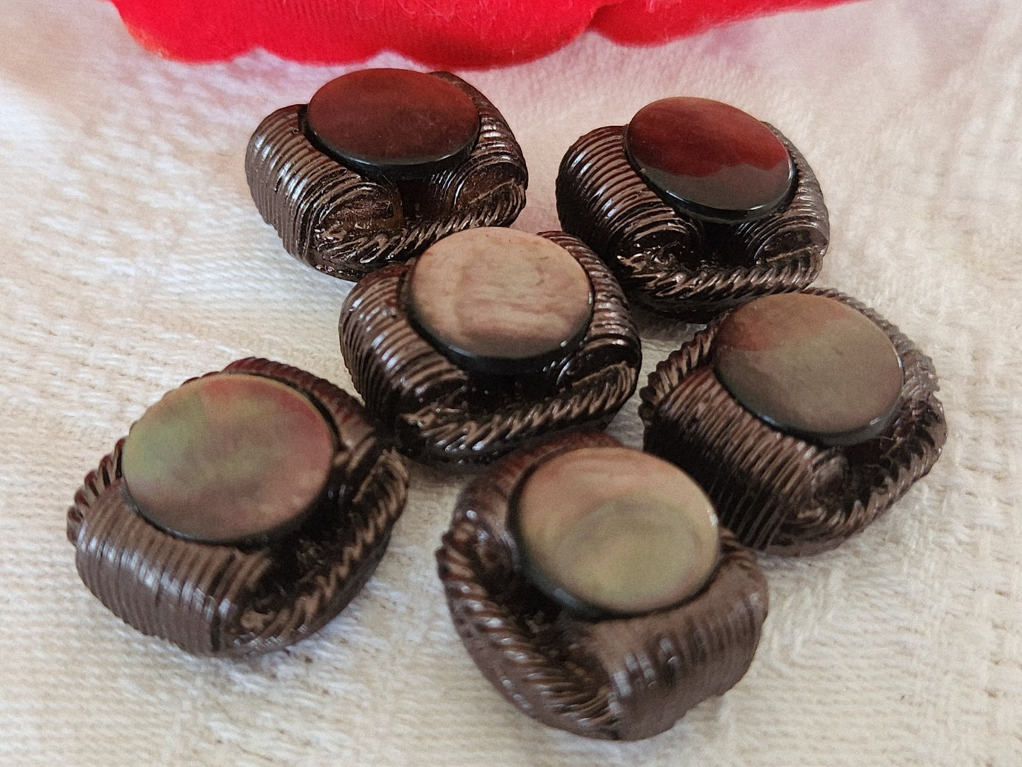 Lot 6 boutons vintage resine coeur en nacre 1,5 sur 1,6 cm pied ref 3872
