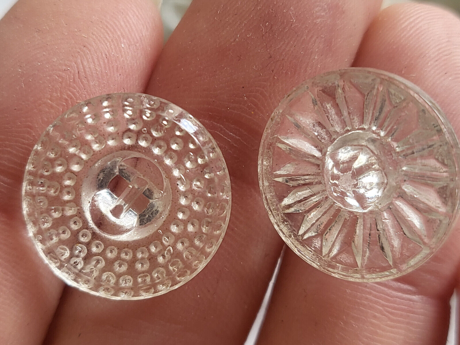 Duo boutons anciens en verre transparent à pied travaillé 1,8 cm D11B