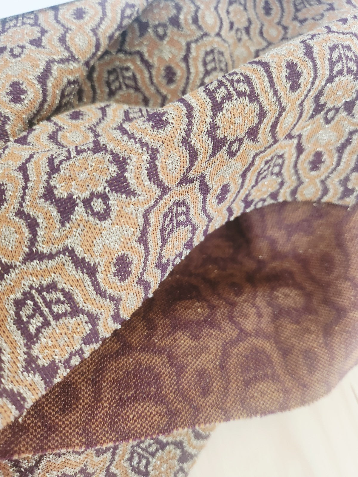 Ancien coupon de tissu vintage violet moutarde paillette 152 cm sur 53 cm B5
