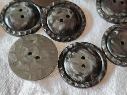 Lot 6 gros boutons vintage gris chiné à trous 3 cm ref 2870