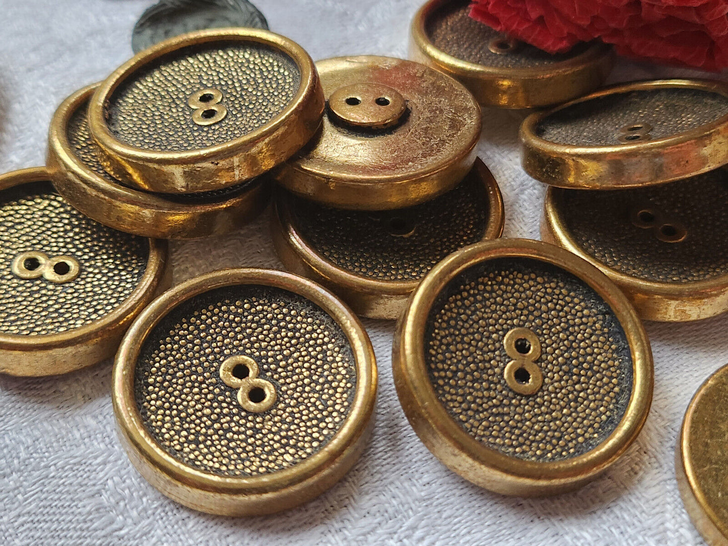 Lot 5 gros et lourds botuons en alliage doré vintage trous 2,7 cm ref 4939