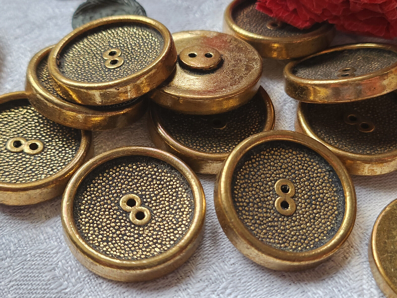 Lot 5 gros et lourds botuons en alliage doré vintage trous 2,7 cm ref 4939