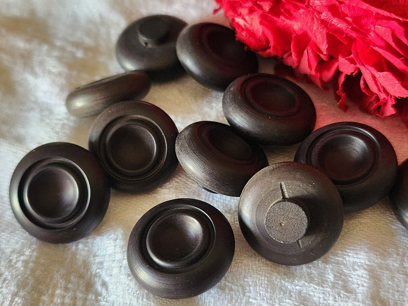 Lot 12 boutons vintage marron mlmat à pied coeur creusé 1,9 cm ref 6063