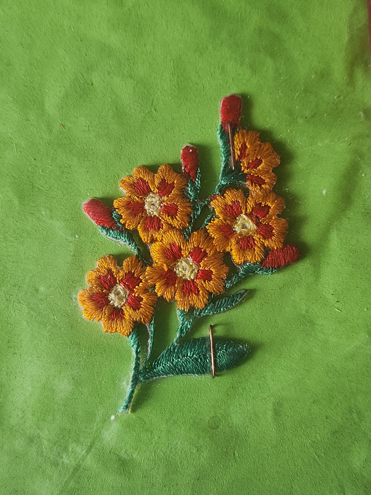 Ancien patch vintage thermocollant fleurs broderie customisation 