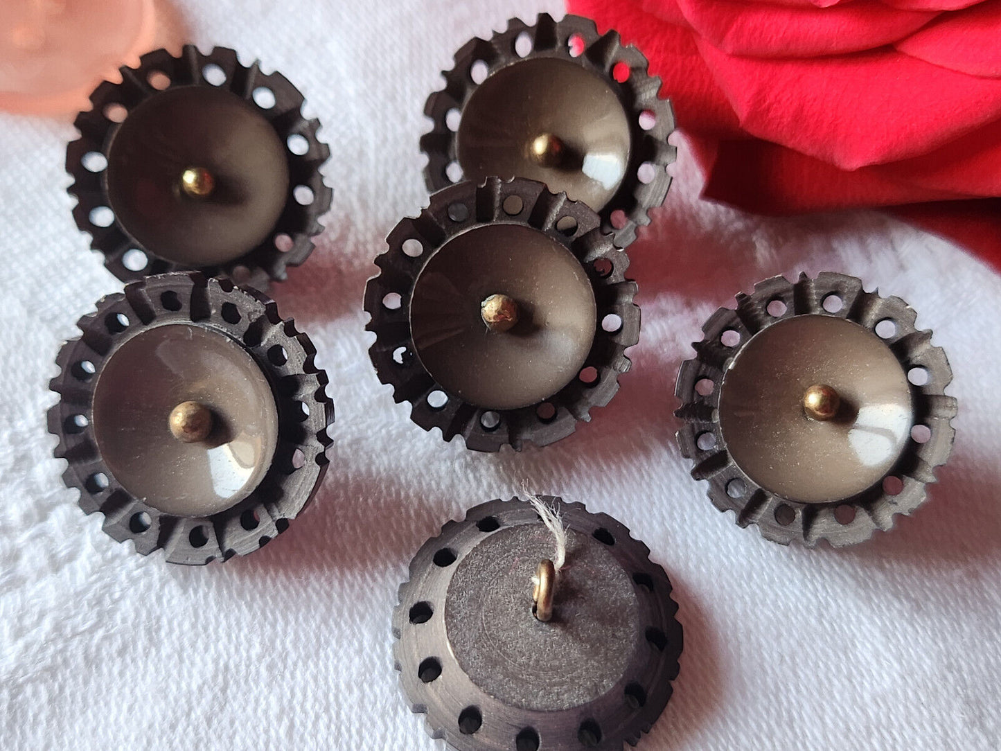 Collection lot 6 boutons anciens marron ajouré pied métal 1,9 cm ref 2104