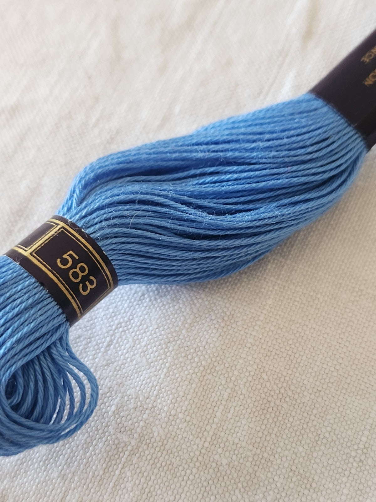 Echevette ancienne bleu  32 mètres coton perlé cartier bresson 583 T9