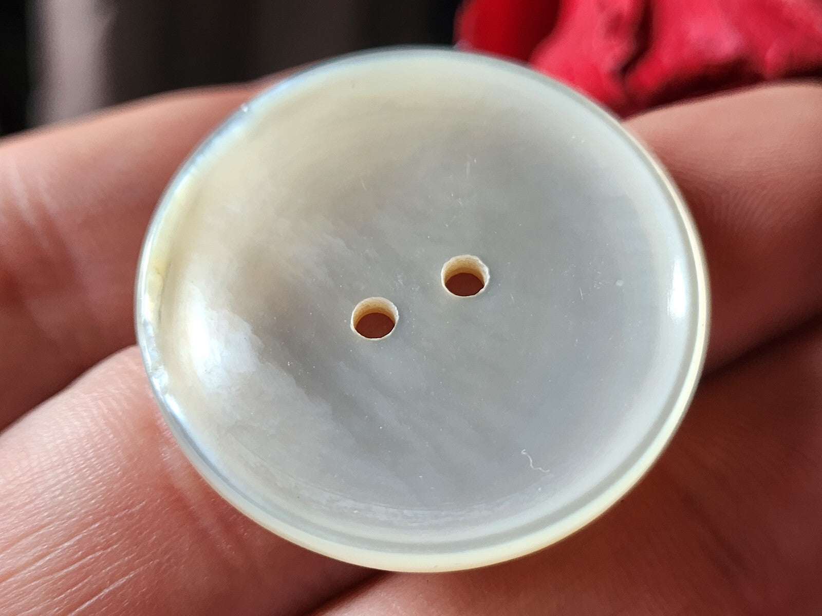 Gros bouton ancien en nacre blanc laiteux superbe épais 3,3 cm G8K