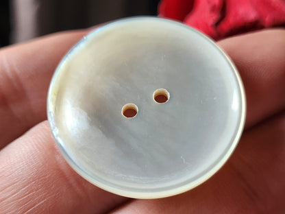 Gros bouton ancien en nacre blanc laiteux superbe épais 3,3 cm G8K