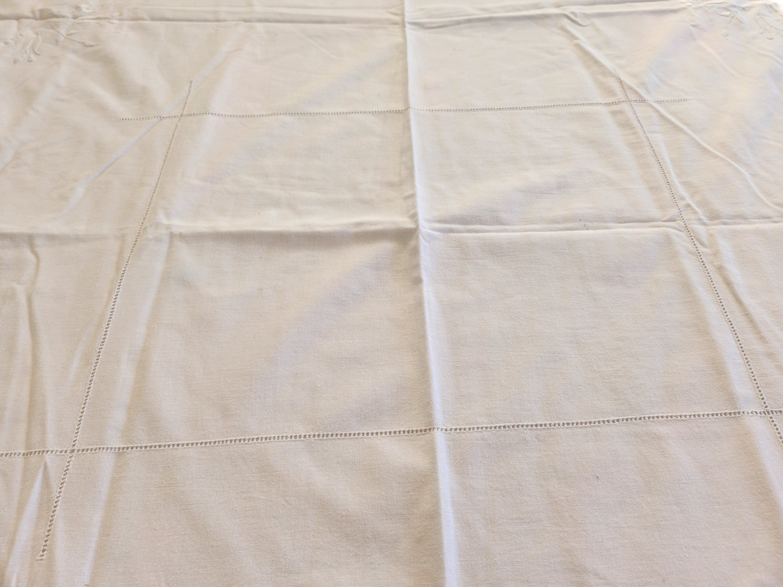 Ancienne housse d'édredon broderie froufrou petit jour B6