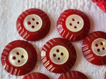 Lot 8 boutons anciens  collection art deco nacre rouge 1,5 cm ref 5458
