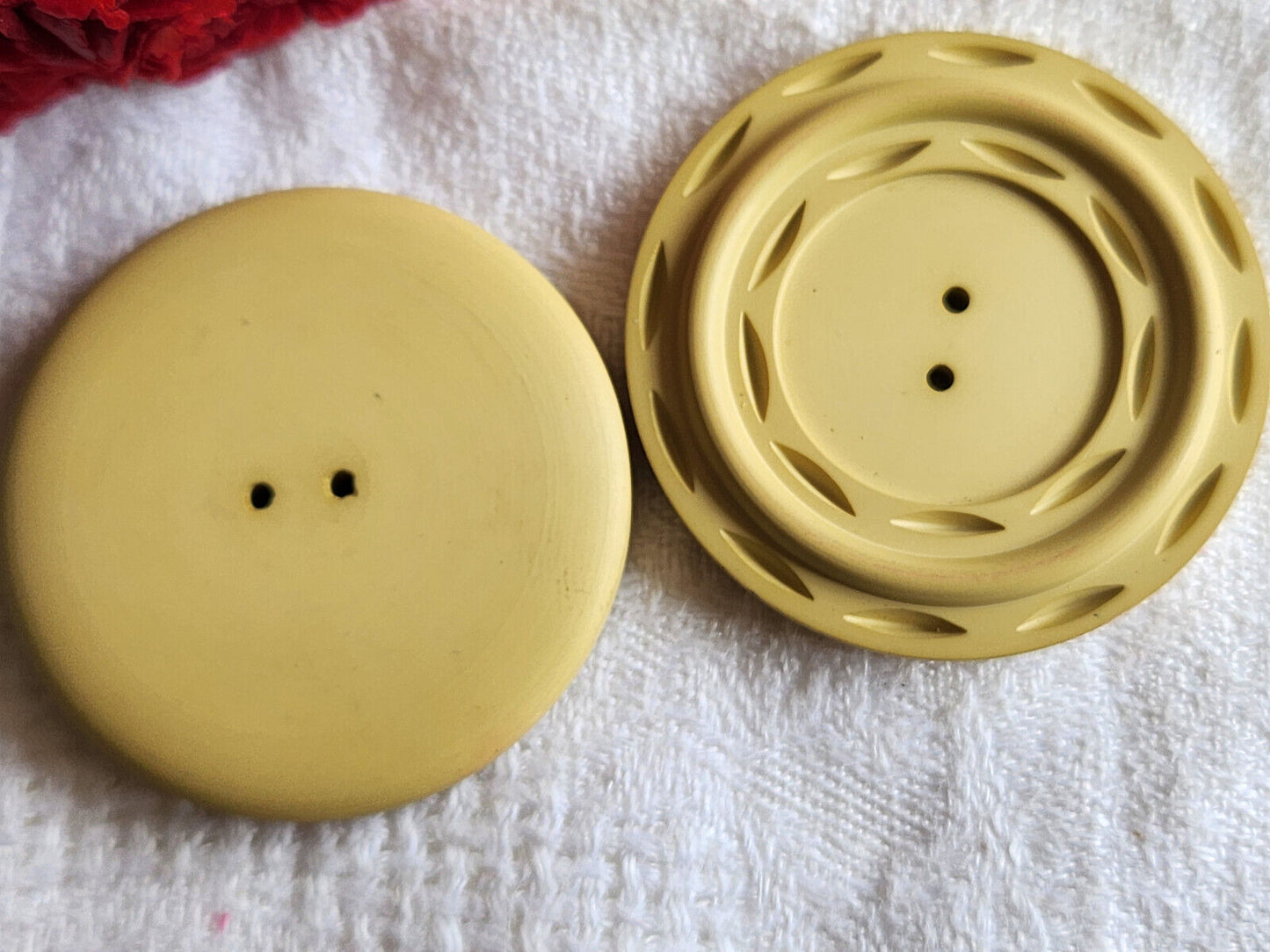 Duo gros boutons vintage jaune mat XXL  4 cm ou 40 mm ref 6021 veste ref 3513