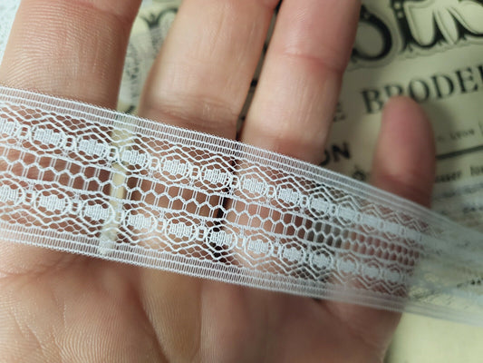Dentelle ancienne vintage blanche nylon entre deux 7 mètres 40 sur 2,4 cm T4-8