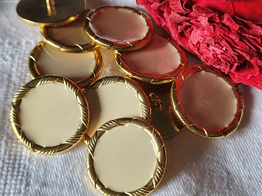 Lot 6 boutons vintage en métal doré créme  lourd pied  2,5 cm ref 3348