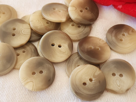 Lot 17 boutons vintage marron effet corne lumineux trous 1,8 cm ref 6080