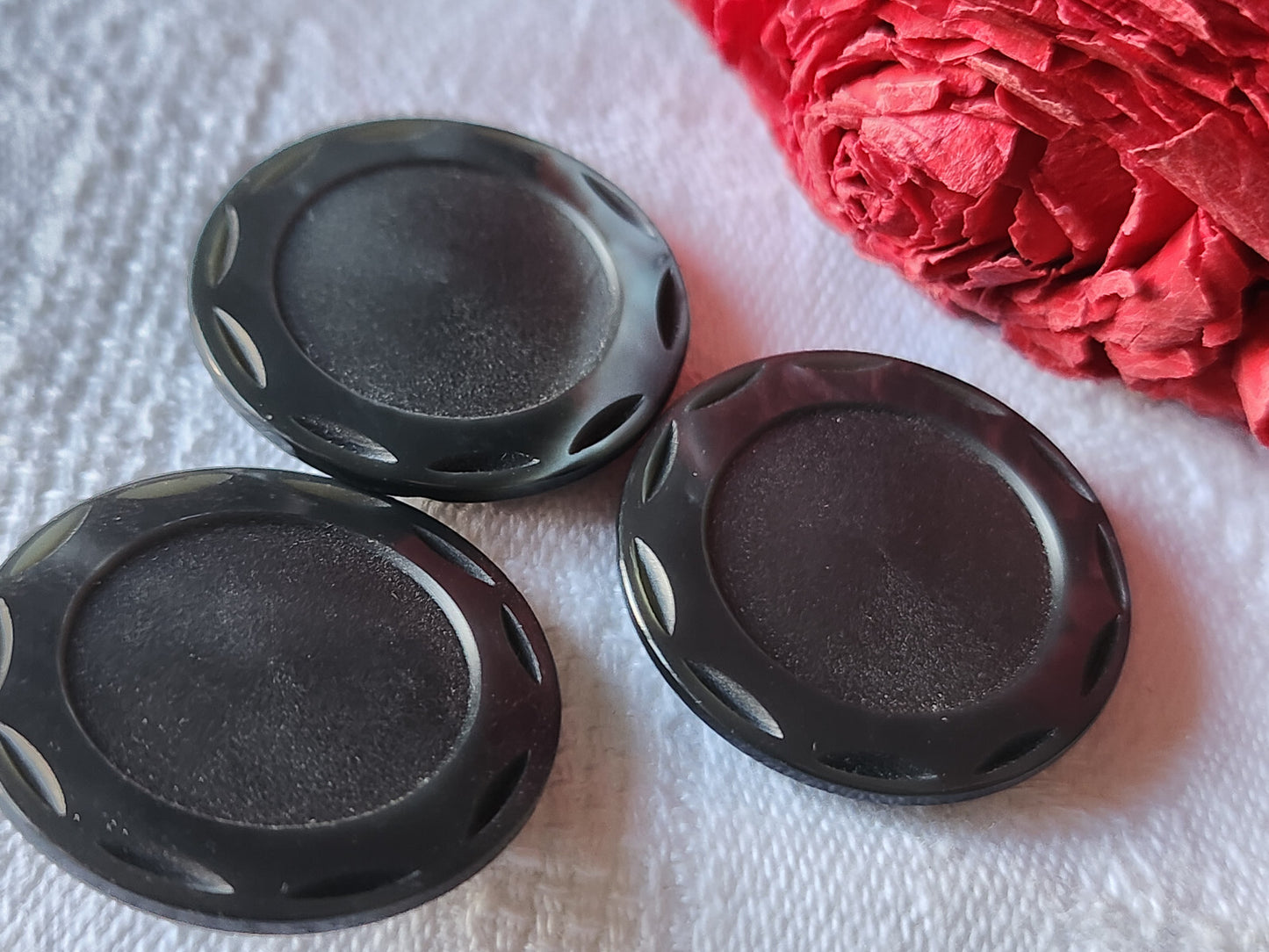 Trio gros boutons vintage gris travaillé  pied 2,7 cm ref 5793