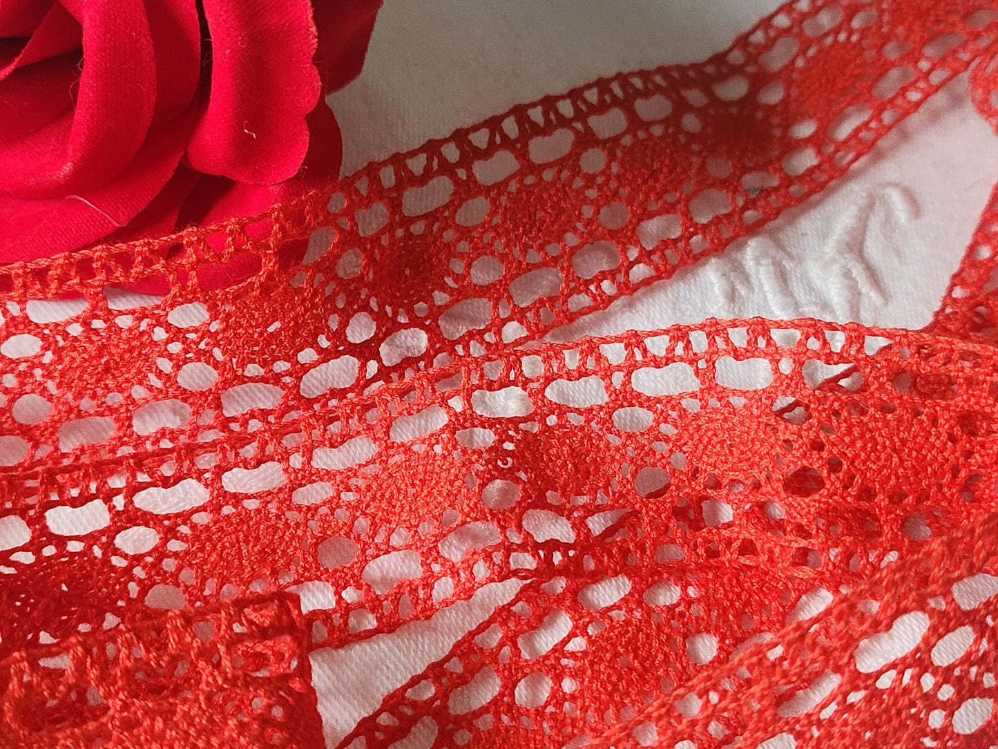 Dentelle vintage orange  entre deux 2 métres sur 2,8 cm A3