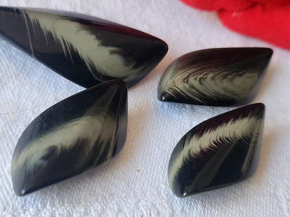 Lot 4 boutons vintage  long veine gris/vert noir panaché ref 680