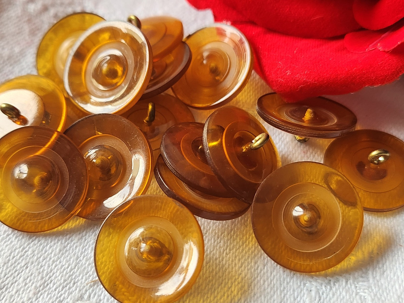 Lot 6 boutons anciens roux /marron 1,9 cm ref 3148