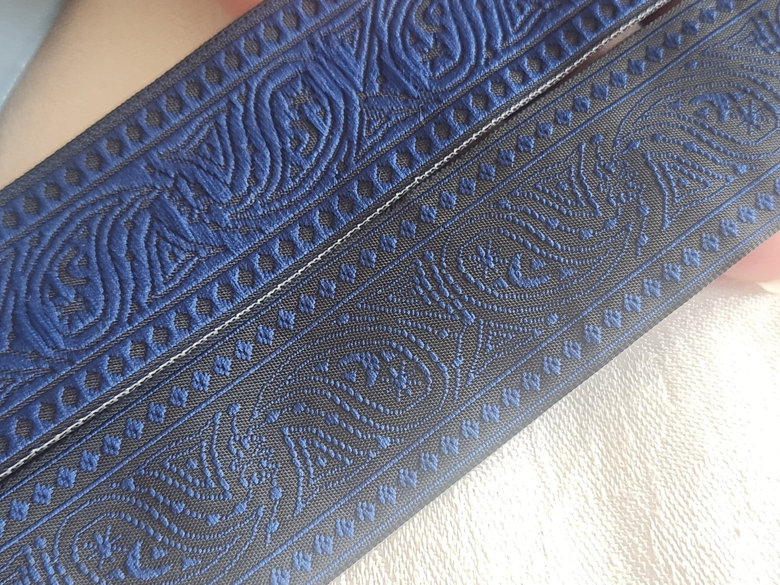 Large galon vintage bleu réversible 2 mètres sur 3 cm noir A5