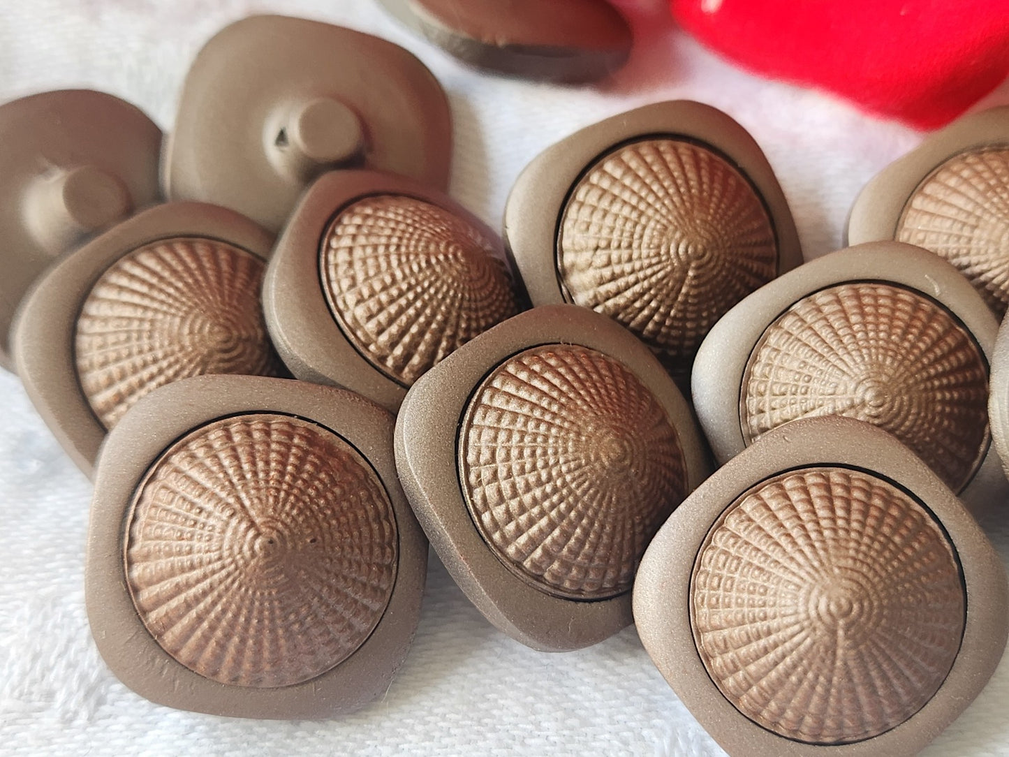 Lot 6 boutons vintage marron travaillé à pied 2 cm ref 3488 *