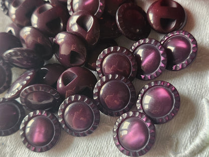 Lot  17 boutons vintage violet nacré lumineux travaillé pied 1,4 cm ref 5124