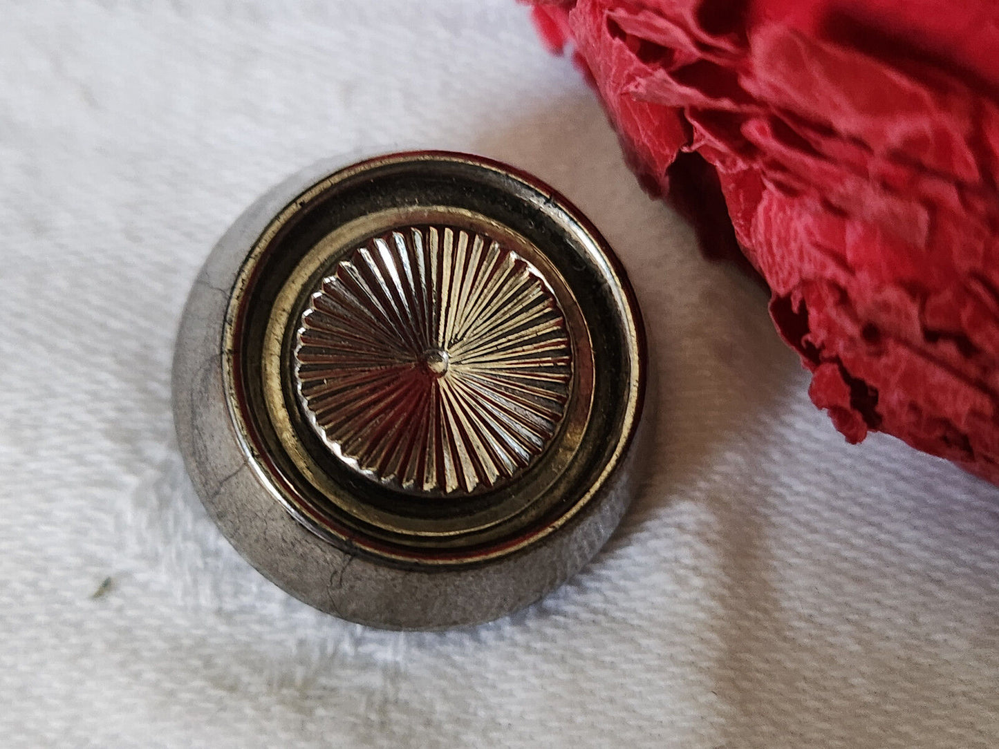 Gros bouton anciien en verre argenté haut 2,2 cm pied D13K