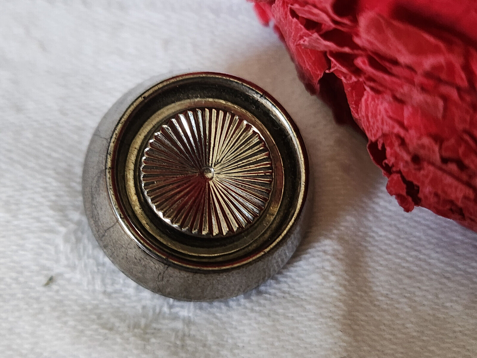 Gros bouton anciien en verre argenté haut 2,2 cm pied D13K