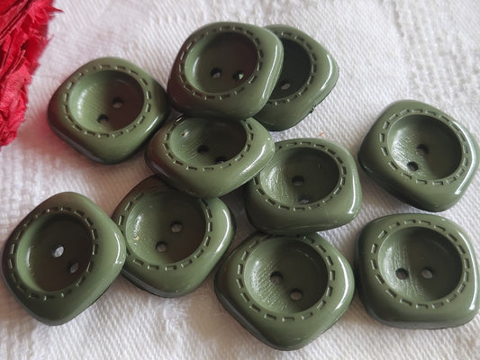 Lot 10  boutons vintage vert à trous 1,8 cm ref 1172