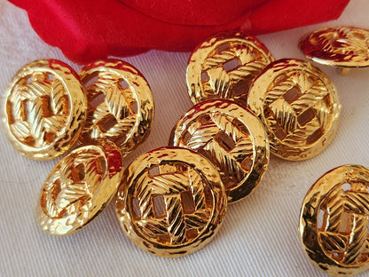 Lot 8 boutons vintage en métal ajouré doré  2 cm ou 20 mm ref 6662