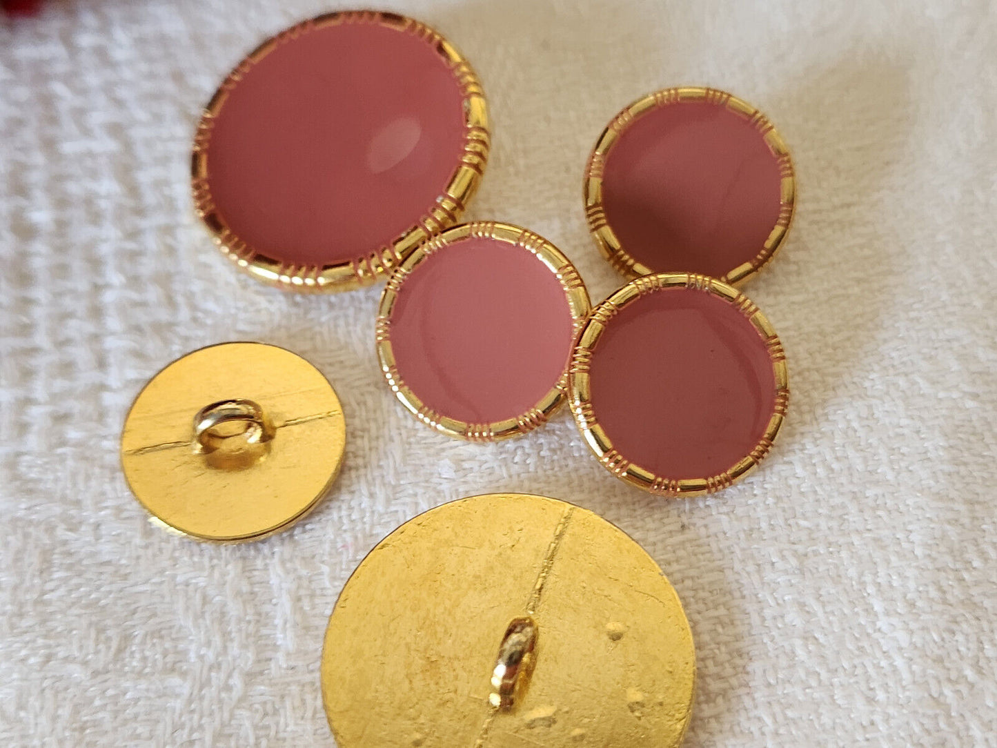 Lot 6 boutons vintage en métal vieux rose à pied  1,5 et 2,3 cm ref 1225