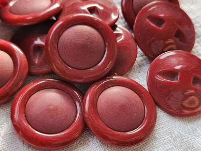 Lot 6 boutons vintage rouge veiné coeur mat  2,5 cm à pied  ref 3356