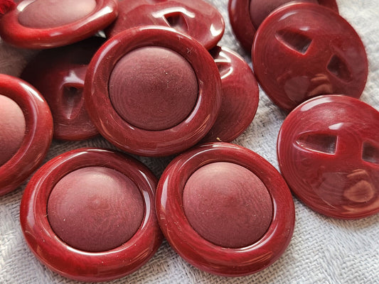 Lot 6 boutons vintage rouge veiné coeur mat  2,5 cm à pied  ref 3356