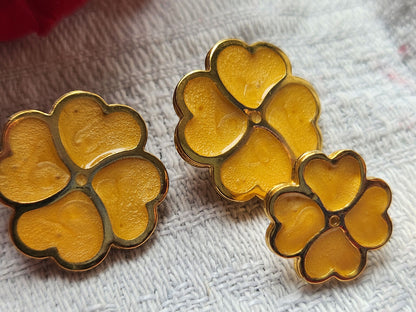 Lot4 jolis boutons vintage jaune fleur métal à pied 1,4 et 2,8 cm G18C