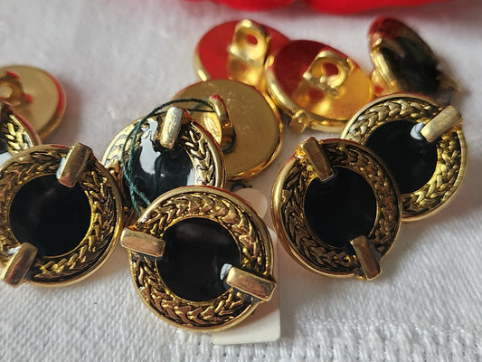 Lot 6 boutons en métal  vintage noir doré 1,8 sur 2 cm pied superbe ref 1633