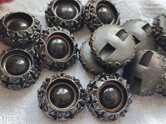Lot 5 boutons vintage noir marron travaillé  à pied 1,9 cm ref 1423