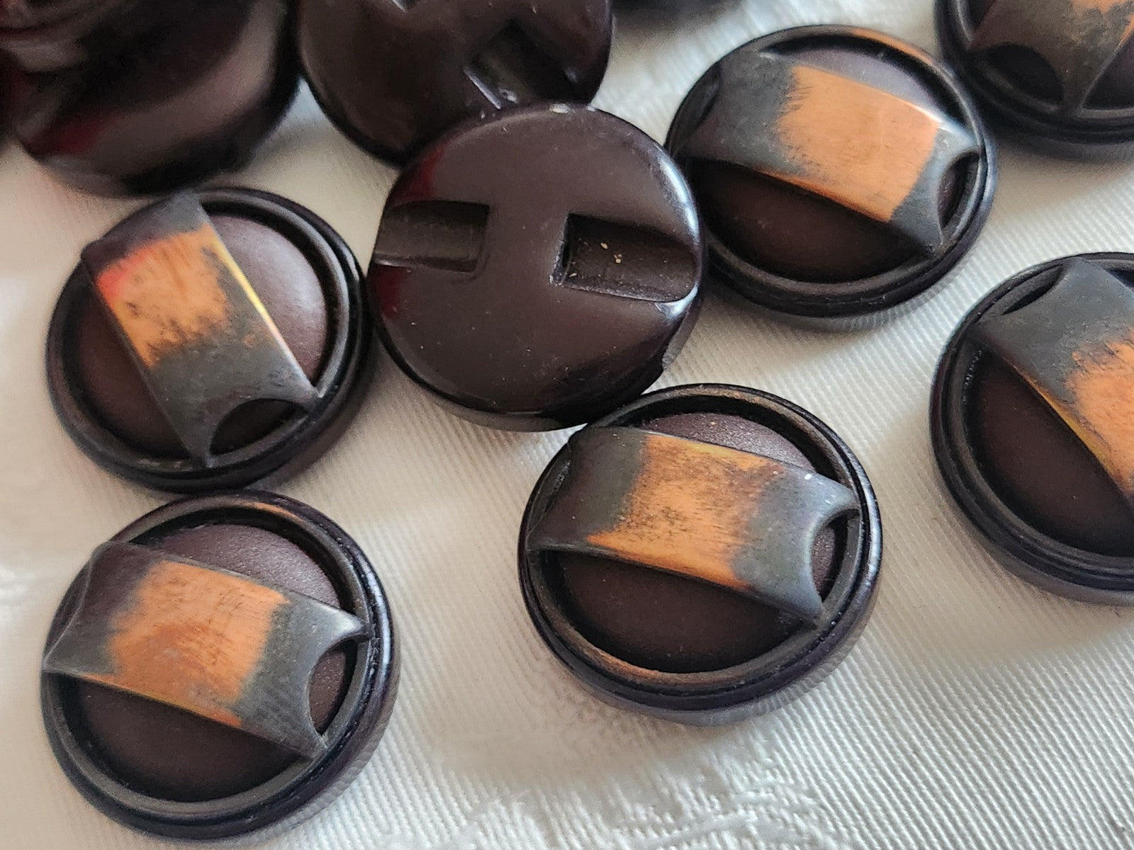Lot 6 boutons vintage marron rehaussé de metal cuivré 2,4 cm ref 6394