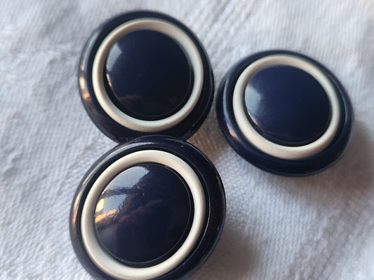 Trio boutons vintage à pied bleu foncé blanc pied  2,4 sur 2,6  cm ref 0027