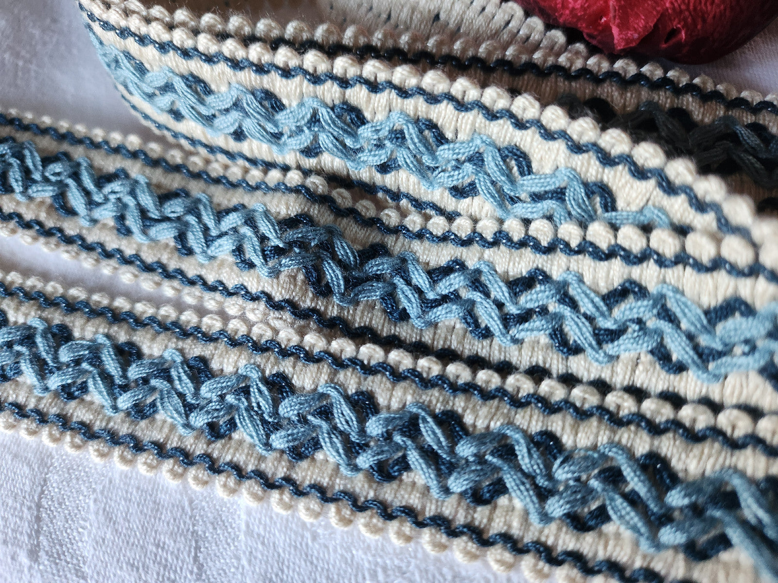Galon vintage bleu  creme  camaieu épais 1 m 30 sur 2,6 cm T1