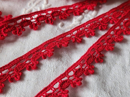 Dentelle vintage rouge  coton 3 métres sur 1,5 cm A6