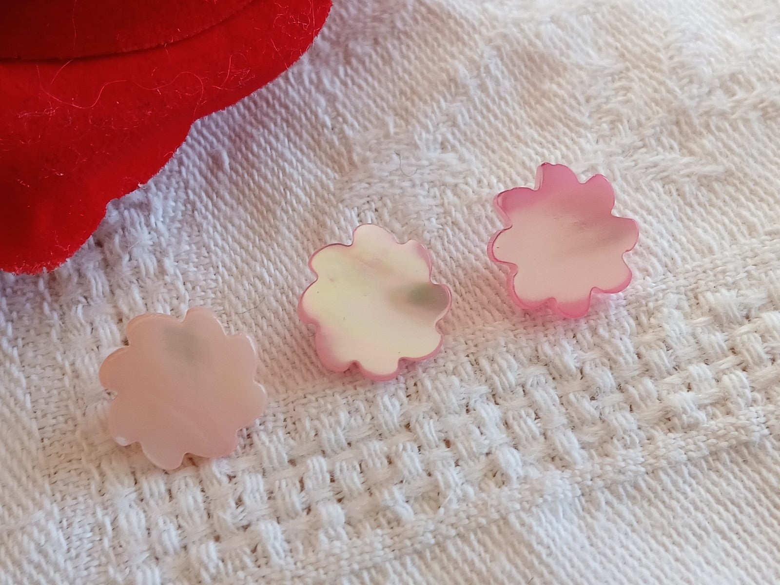 Collection Trio boutons vintage en nacre  pied 1,2 cm rose spirale D16A