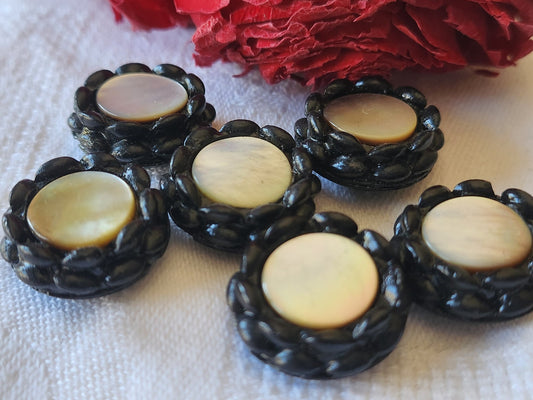 Lot 6 boutons anciens résine noir coeur en nacre à pied 2 cm ref 3384