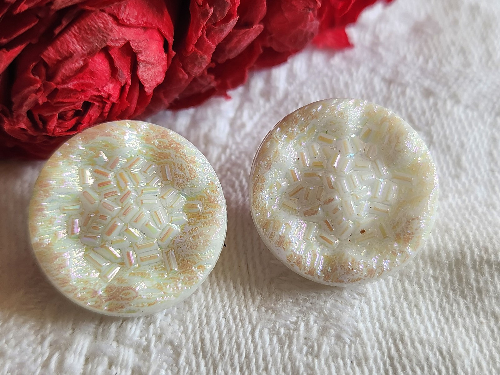 Duo boutons anciens en verre mordoré rose blanc  1,7 cm collection D14A