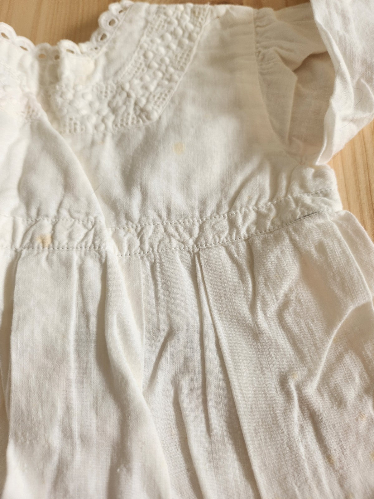Petite robe ancienne enfant poupée blanc fine dentelle jour B6