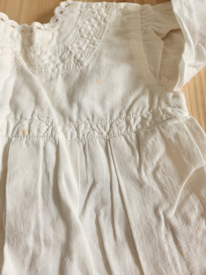 Petite robe ancienne enfant poupée blanc fine dentelle jour B6