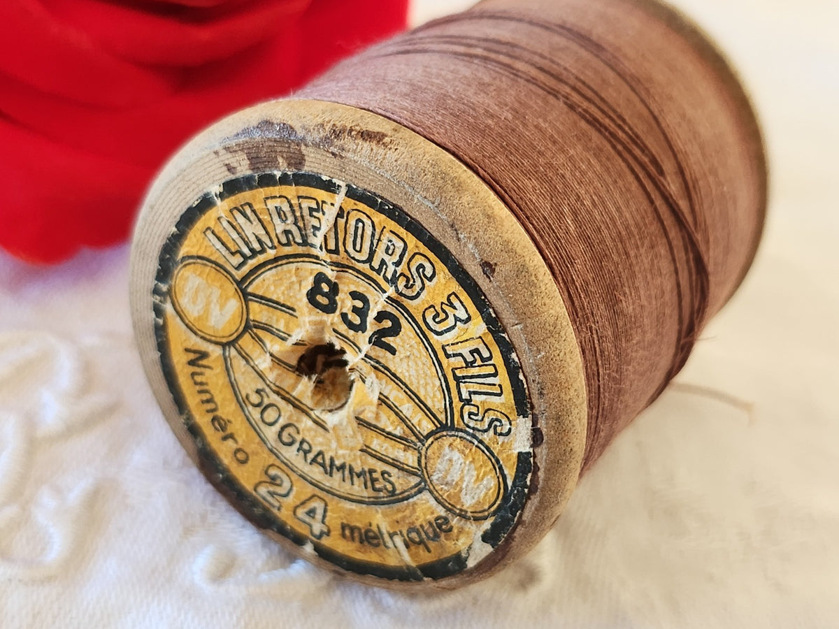 Grosse bobine en bois fil de lin marron  72 grammes T2