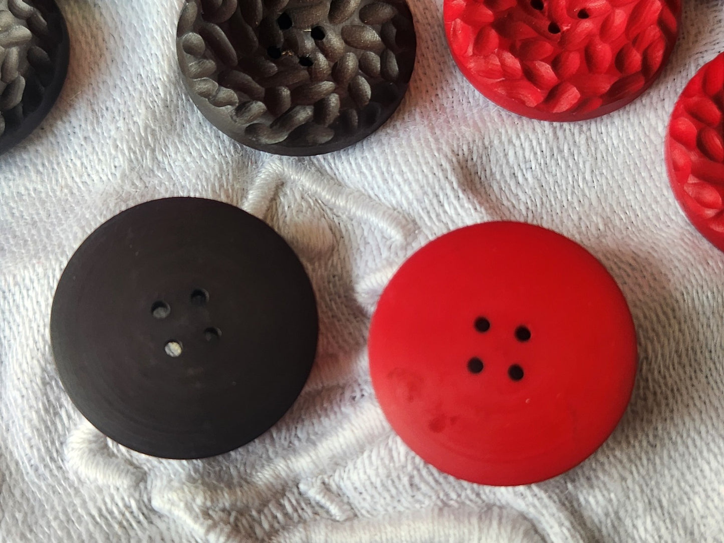 Lot 9 boutons vintage mat texturé deux serie 2,1 cm trous ref 5659