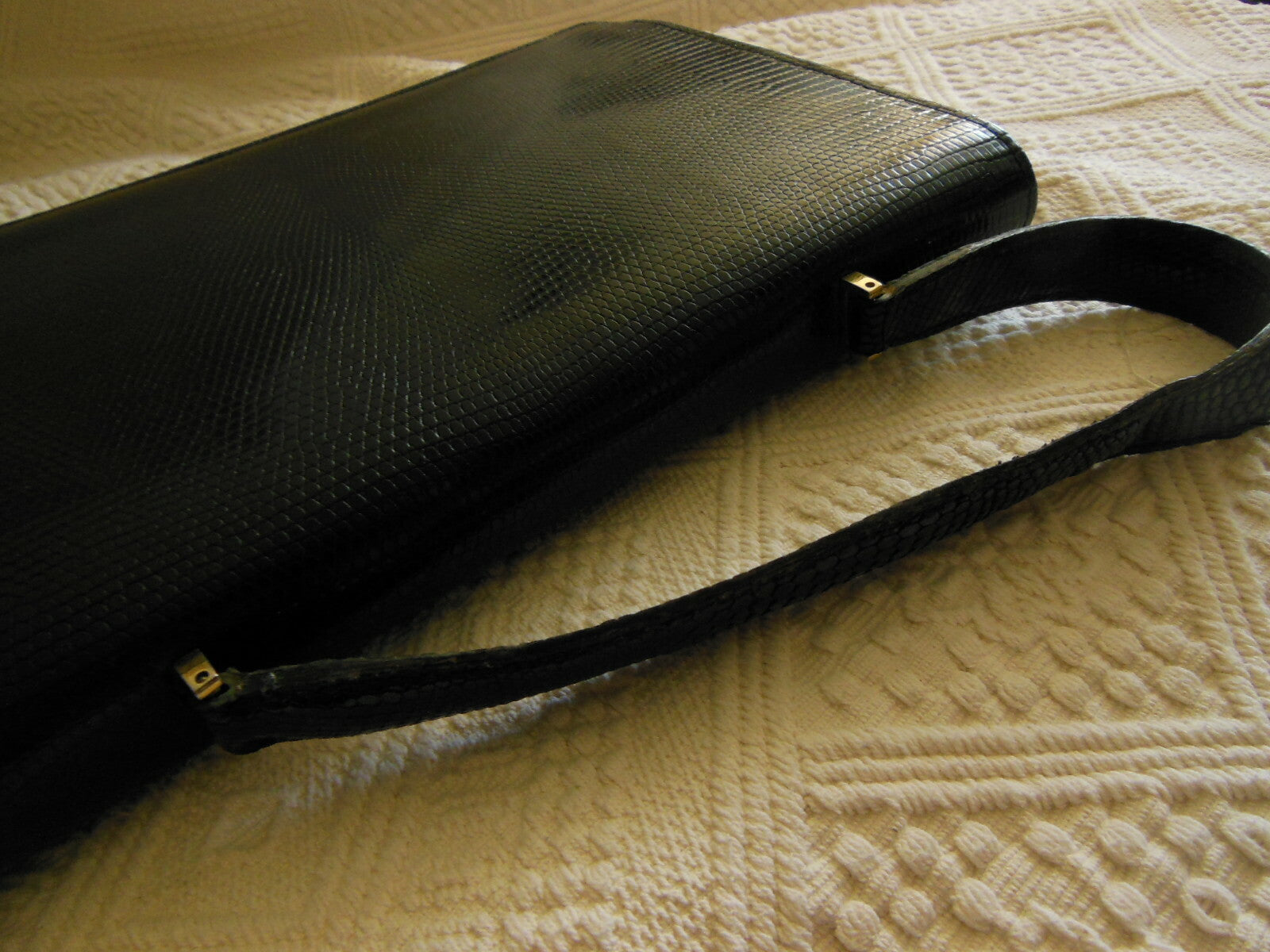  Ancien sac à main noir effet peau belle qualité 