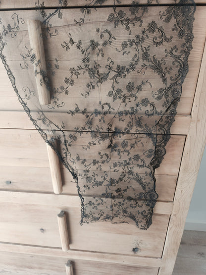 Long coupon de dentelle noire ancienne partie de mantille? B3