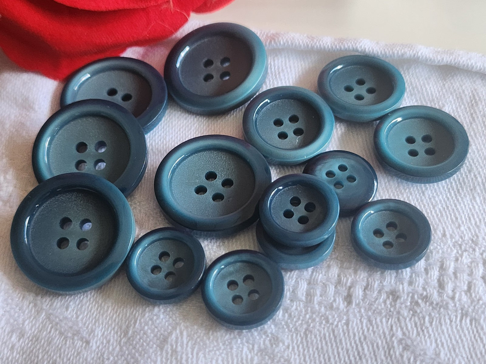 Lot 14 boutons vintage bleu meme modele 1,3 à  2,2 cm ref 2714