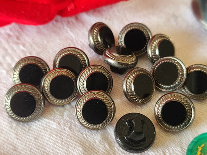 Lot 7  boutons anciens en verre noir argenté vintage 1,1 cm ou 11 mm ref 6403